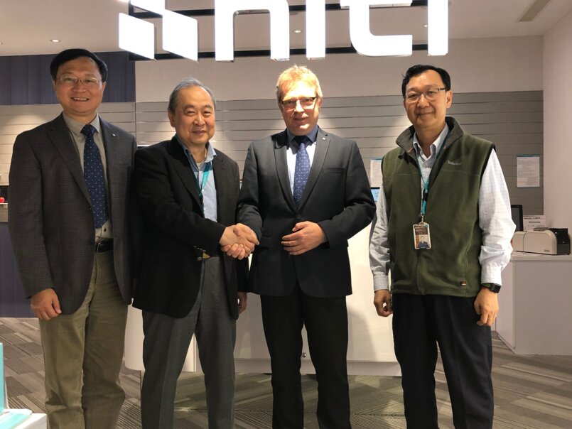 Happy with the phantastic cooperation: HiTi Chairmann Joe Huang (second left), HiTi's Senior Vice President Colin Chen (right), Oly Chan, Chief Representative Brueckner Far East Regional Office (left) and Erich Huber, Senior Regional Service Manager Brückner Servtec (second right) ALTTEXT