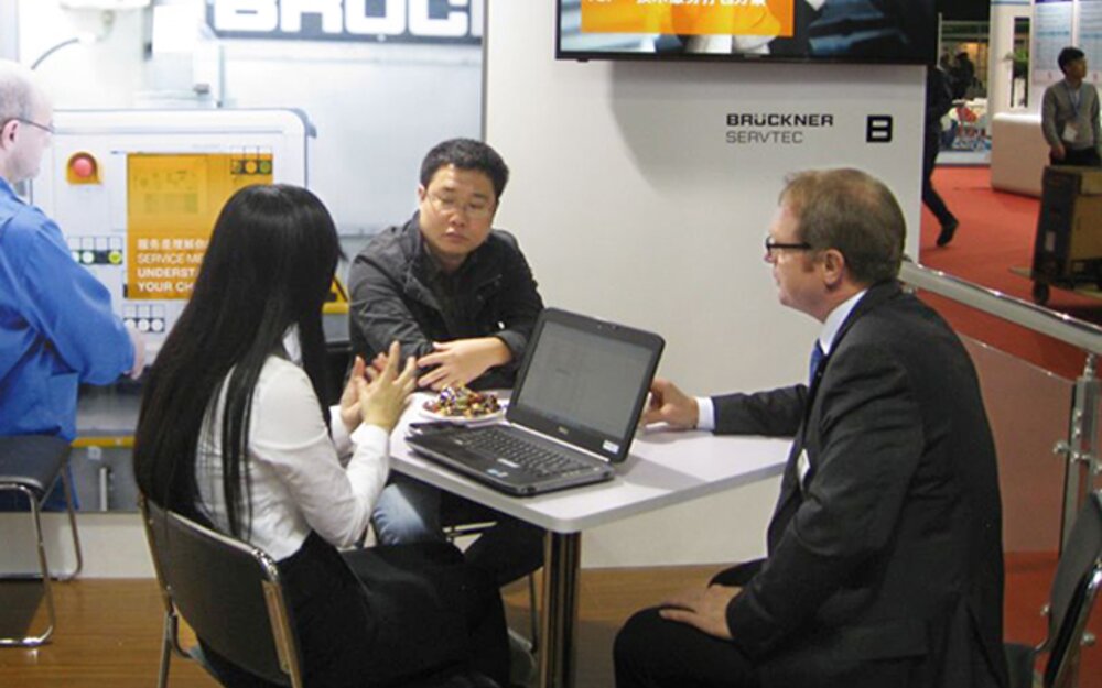 In the focus of numerous discussions: Brückner Servtec's service & upgrading packages for existing BO lines
In the focus of numerous discussions: Brückner Servtec's service & upgrading packages for existing BO lines
