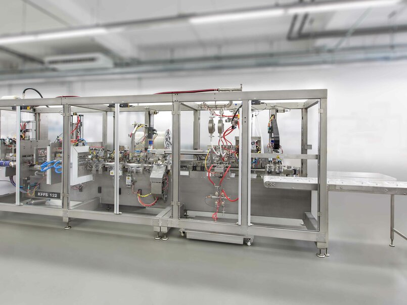 Thermal-contact Form-Fill-Seal-Machine KFFS 122 for the Production of Infusion Bags ALTTEXT