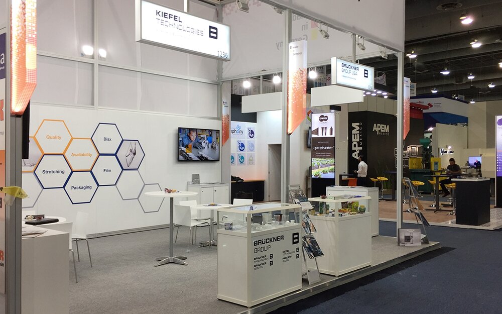 Joint Brückner Group booth 5 minutes before Plastimagen opening
Joint Brückner Group booth 5 minutes before Plastimagen opening