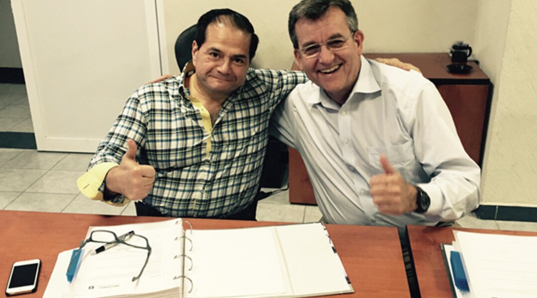 Altopro’s owner Antonio Simon (left) and Brückner Maschinenbau's Sales Director Karl Zimmermann look forward to an exciting common project ALTTEXT