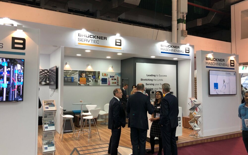 Interesting discussions at the Brückner booth Interesting discussions at the Brückner booth