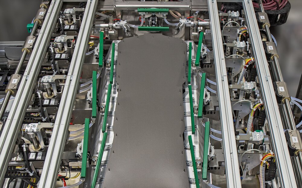 Der TBL-Rahmen mit den einzelnen Servogreifern. | © KIEFEL GmbH Der TBL-Rahmen mit den einzelnen Servogreifern. | © KIEFEL GmbH