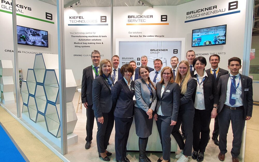 Brückner, Kiefel and PackSys Global booth staff say: Thank you! Spassiba! Brückner, Kiefel and PackSys Global booth staff say: Thank you! Spassiba!