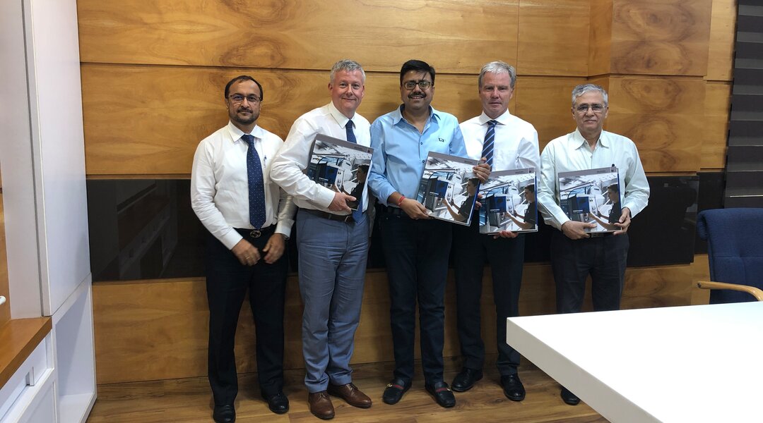 The next step into a successful joint future: Rahul Agarwal: Director Operations, Vacmet (center), S.C. Kapoor: Vice President (Film Division)/Vacmet (right), Stefan Neumann: COO Brückner Maschinenbau (second left), Ghanshyam Shilamkar: Senior Vice President Sales, Brückner India (left), Johann Kreilinger, Head of Sales Brückner Maschinenbau (second right) ALTTEXT