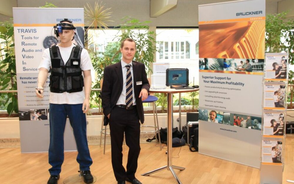 Markus Sippl, Product Manager TRAVIS, presents the TRAVIS tools Callisto (left) and Mentor (right) at the Maschinenbauforum 2011 in Pforzheim, Germany
