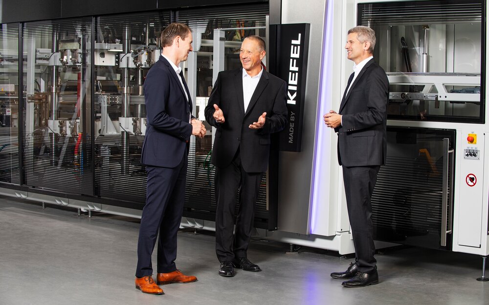 Stefan Moll, CTO – Thomas J. Halletz, CEO – Peter Eisl, CFO Stefan Moll, CTO – Thomas J. Halletz, CEO – Peter Eisl, CFO