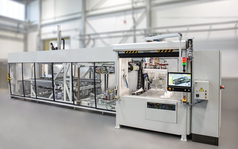 The new highly automated modular Kiefel vacuum lamination system utilizing the TBL process (Tailored-Blank-Laminating).