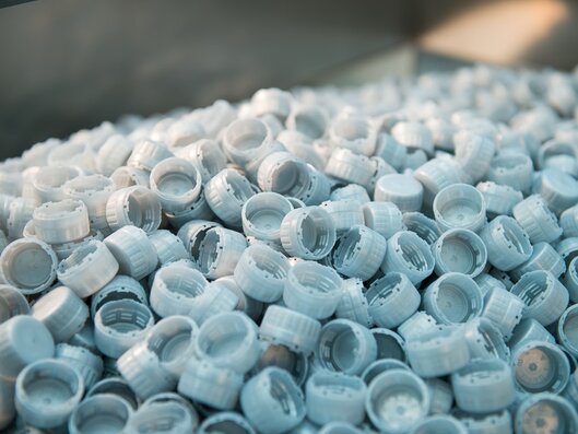 Pile of plastic closure