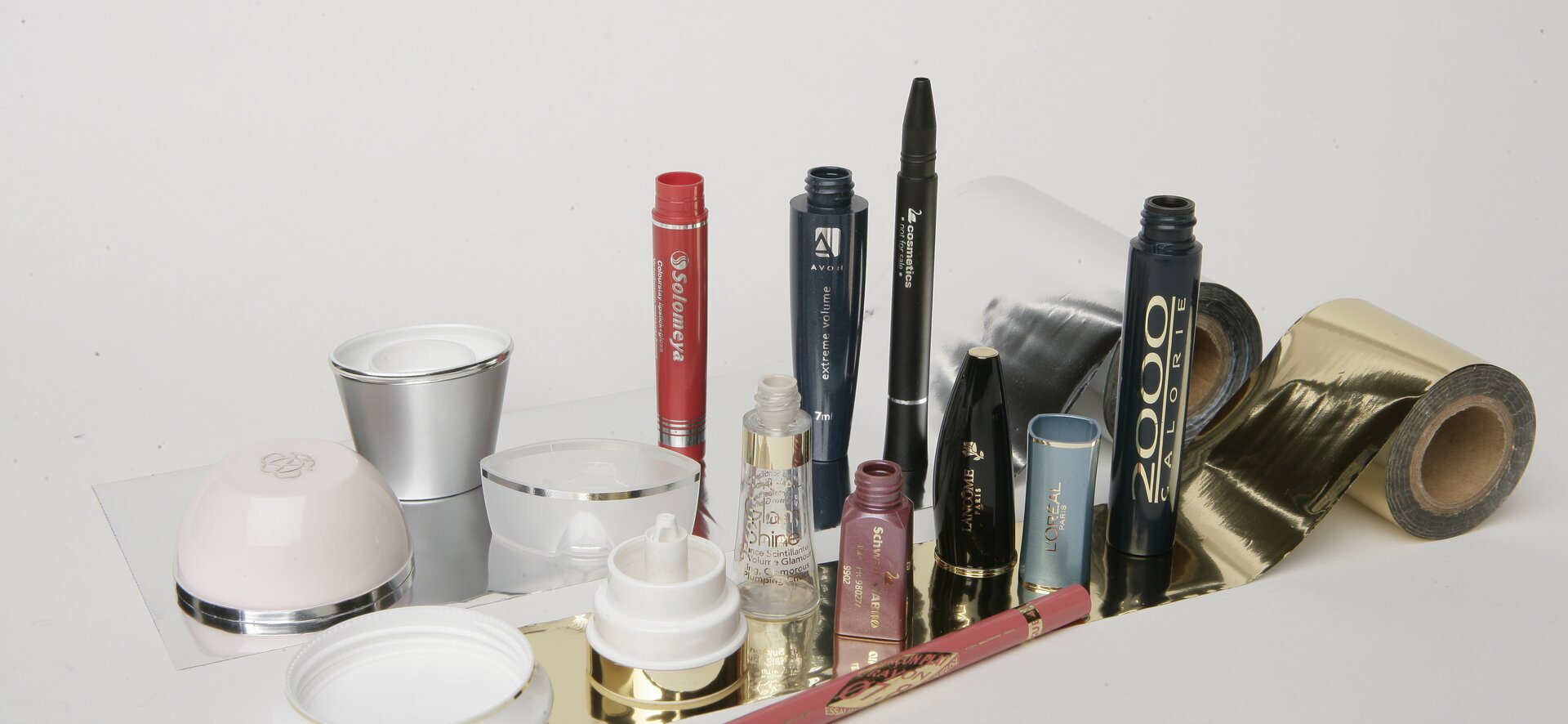 Heissprägen auf Wimperntusche, Eyeliner, Bleistifte, Lippenstifte ¦ PackSys Global