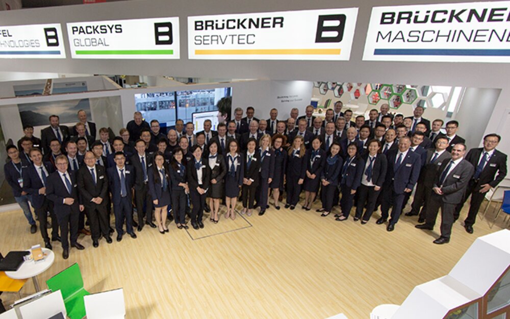 All Brückner Group members say thanks to their visitors
