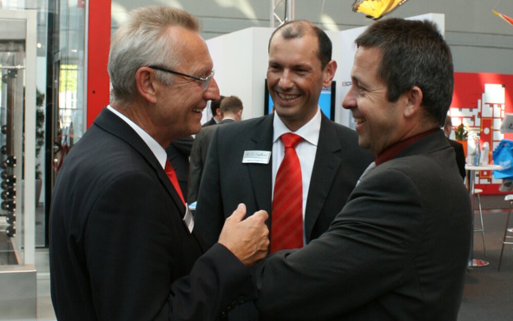 G. Oedl and attendees discussing efficient energy use in film production