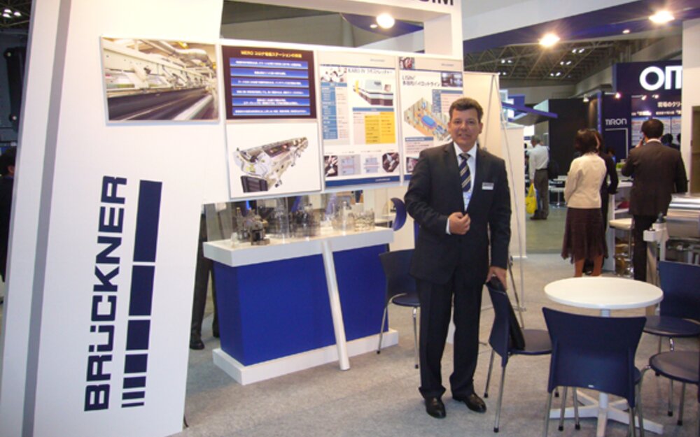 A must for the producers of optical films: the Brückner booth
