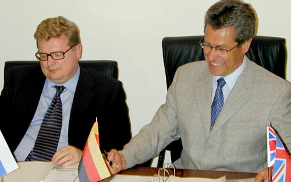 Left to right: Dmitriy Skopinov, Managing Director; Ludwig Eckart, Managing Director Sales, Project Management and Service, Brückner;

