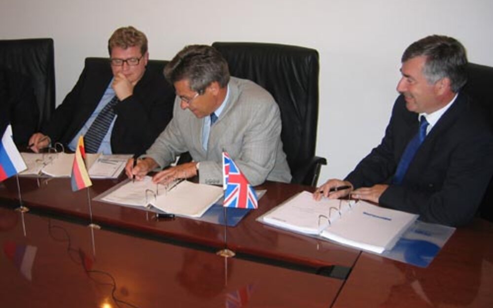 Left to right: Dmitriy Skopinov, Managing Director; Ludwig Eckart, Managing Director Sales, Project Management and Service, Brückner; Steven Wheatley, Managing Director Continental Polymers.