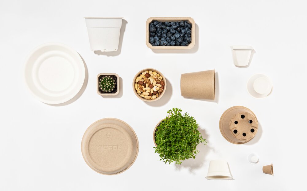 The NATUREFORMER KFT 90 can produce a variety of natural fiber packaging - from trays, cups to coffee capsules, containers for frozen food and more.