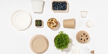 Vielfältige Naturfaserverpackungen – von Schalen, Bechern über Kaffeekapseln,  Behälter für Frozen Food und mehr ist Vieles möglich. 