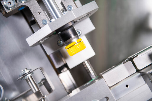 pull of te-ban of cap on capLAB machine