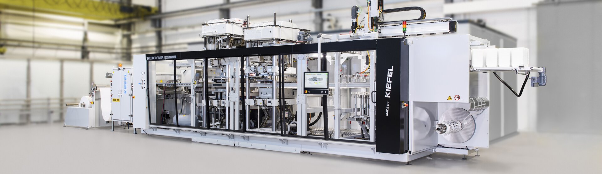 Die neue KMD 78.2 Premium bietet einen höheren Ausstoß an Polymerverpackungen und erreicht bis zu 45 Takte/Min.  | © KIEFEL GmbH