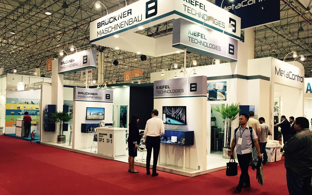 Concentrated competence: Film stretching solutions and forming and joining technologies on one booth
