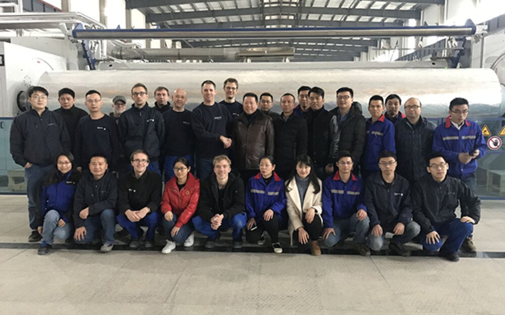 Super-smooth cooperation in a friendly atmosphere

