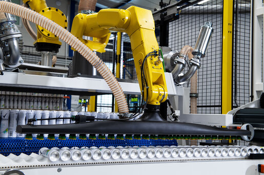 Cans beeing palletized by CanButler