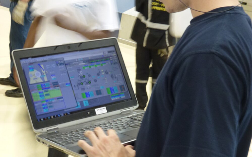Sophisticated line operation via WLAN
