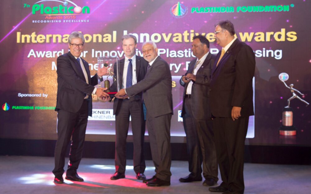 It's a great honour for Brückner to be recognised at the Plasticon Awards 2015: Mr. Subhash K. Kadakia, President Plastindia Foundation (middle) handing over the award to Brückner's Ludwig Eckart (left) and Johann Kreilinger

