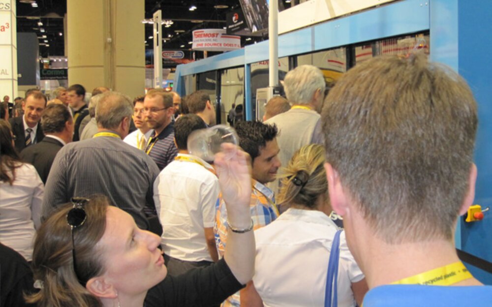 Always crowded: Kiefel's cup forming machine
